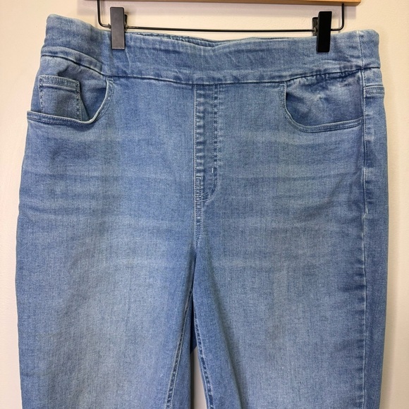 Pennington's Responsible, Savvy Fit, Denim Capri, Light Wash - d/C Jeans Size 16 - Picture 6 of 10